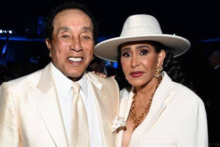 Frances Gladney (Smokey Robinson's Wife) Bio, Age, Height, Weight
