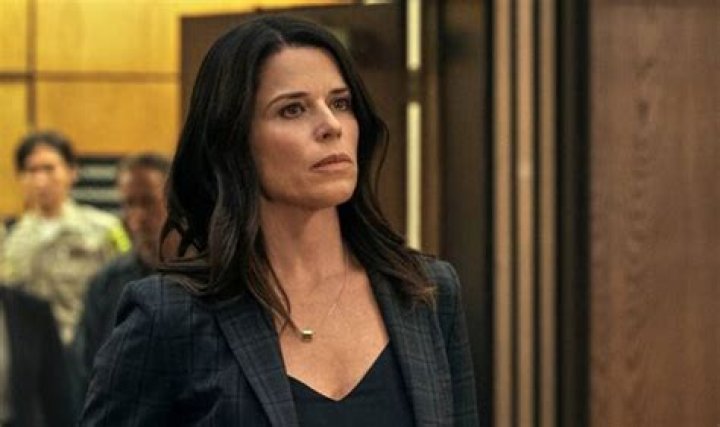 Stalking The Stature: How Astonishingly Tall Is Neve Campbell?